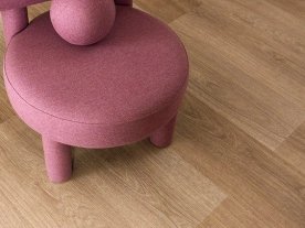 Panele winylowe ułożone w biurze